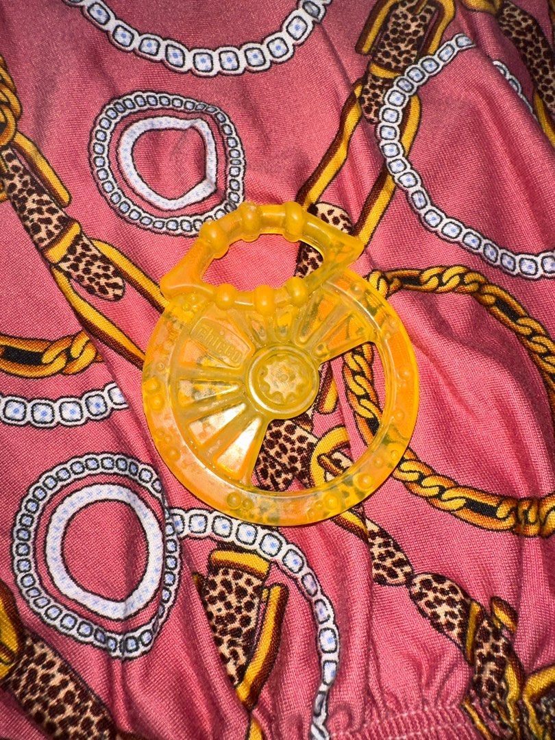 Chicco Teether (Category: Soothers & Pacifiers) located in Cavite. Submitted by mommyjhaiiii (Listing ID 1260969797, Image 2). Description: Used once ni LO ayaw nya ng teether. .
