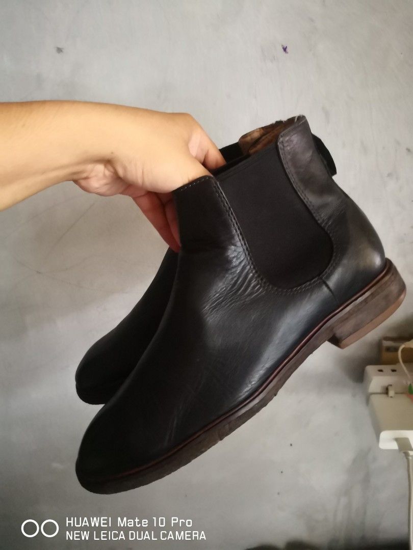 Clarks leather chelsea boots store