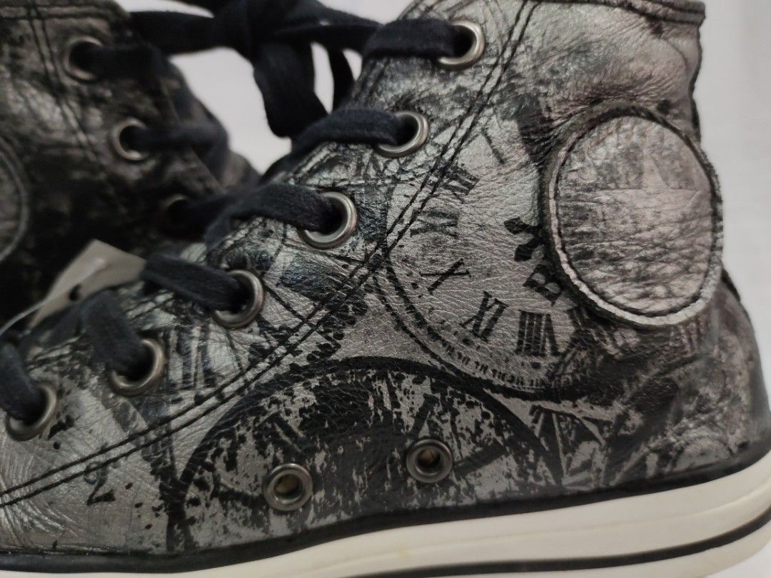 Converse clock store