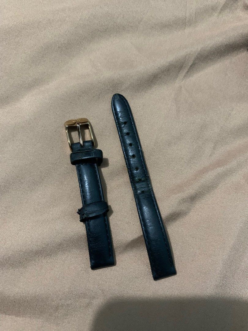 Daniel Wellington watch strap (Category: Women's Watches) located in Quezon City. Submitted by nmdeclutters (Listing ID 1260907108, Image 2). Description: Daniel Wellington authentic watch strap Retails for P3,700+ One strap is damaged but this can be replaced from any other store (see pics) What you see is what you get Shipping c/o buyer.