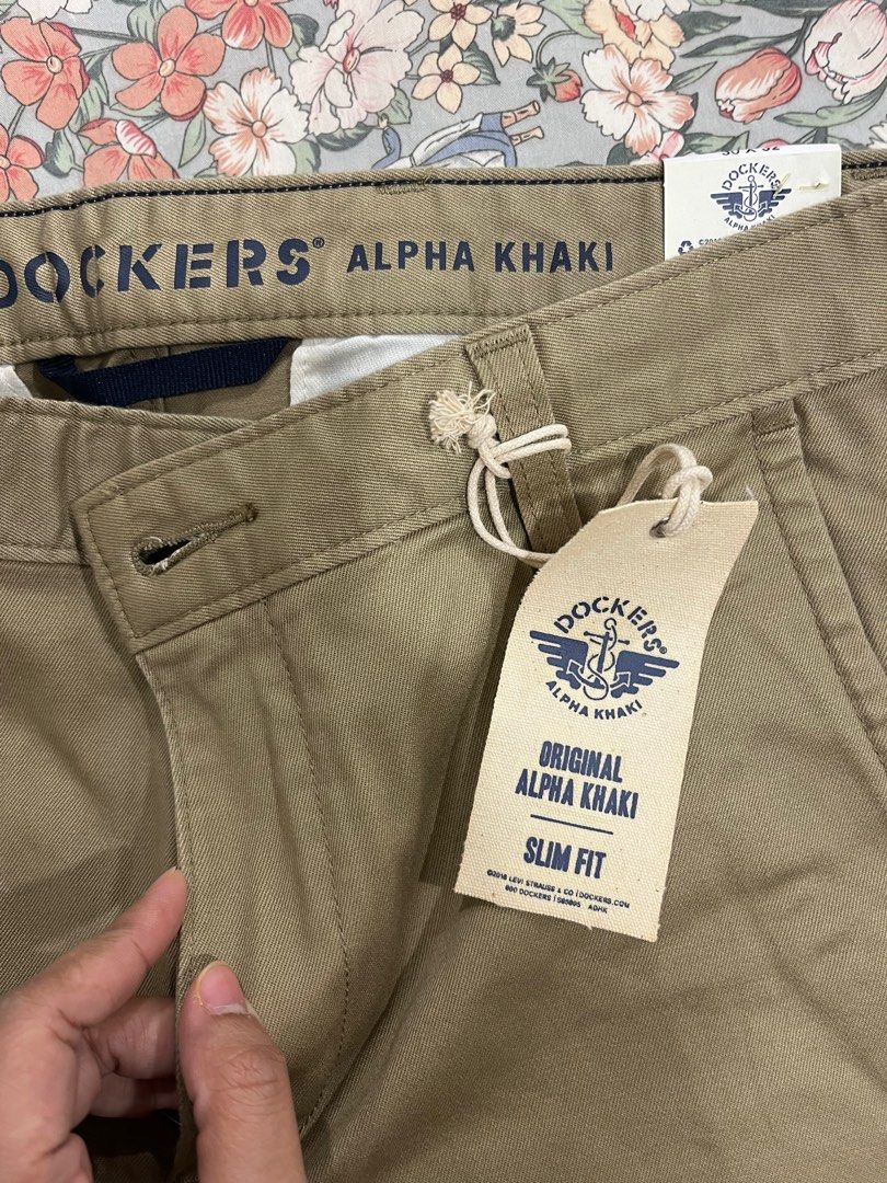 Dockers alpha hotsell khaki tapered fit