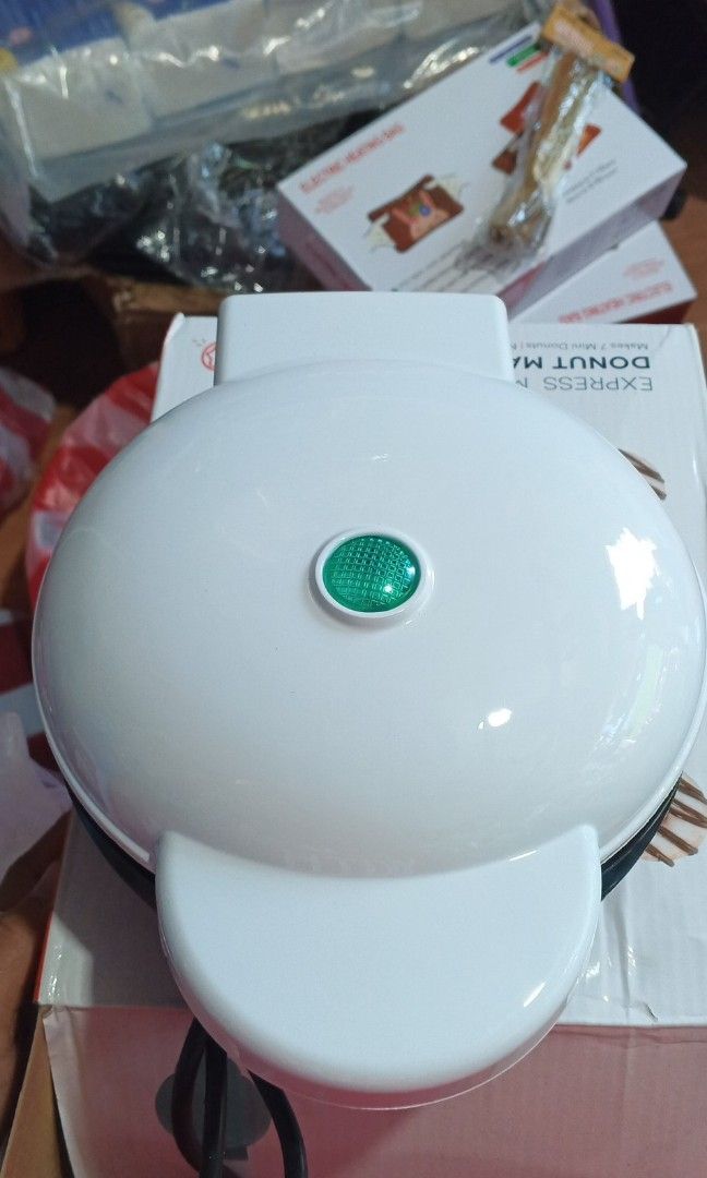 DONUT MAKER (Category: Bakeware) located in Caloocan City. Submitted by surplusandbnewshop (Listing ID 1260821531, Image 2). Description: .