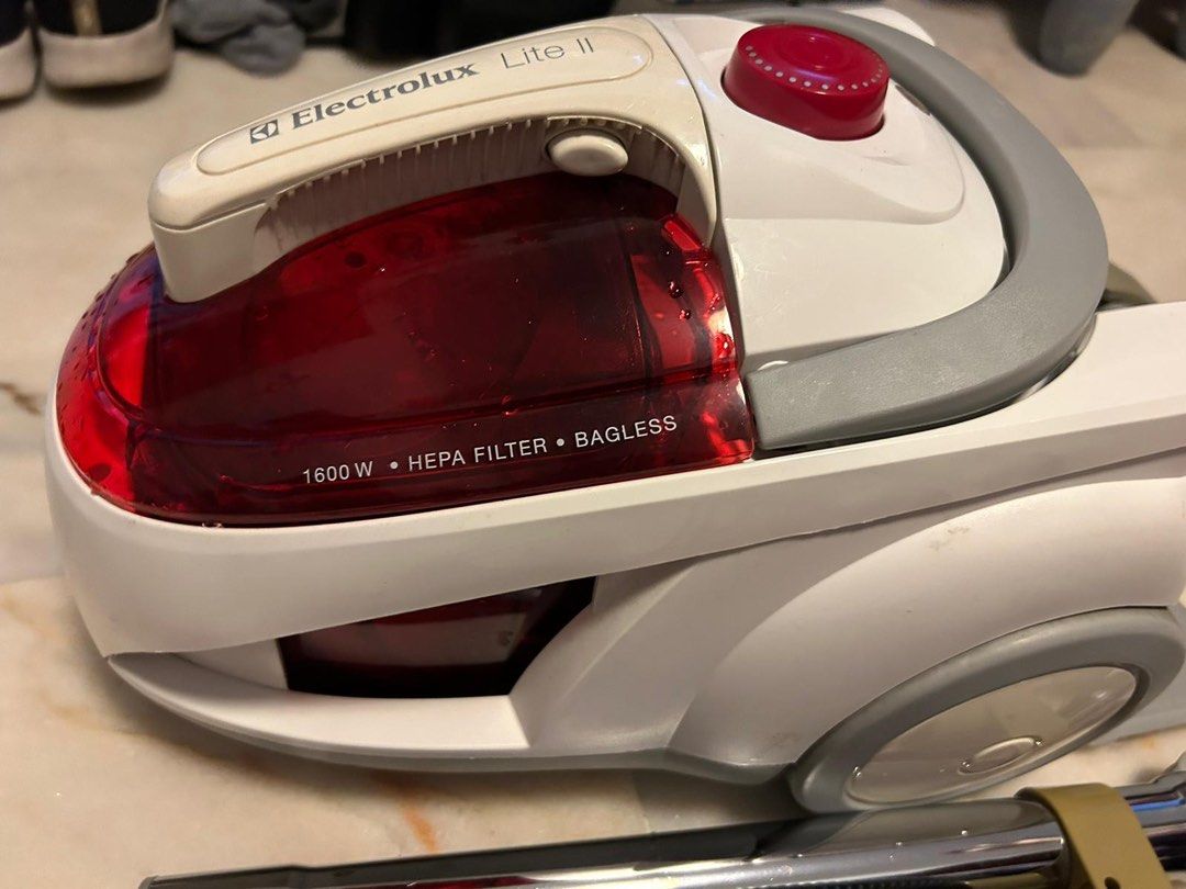 Electrolux Lite II Bagless Vacuum Cleaner Z1860, TV & Home Appliances