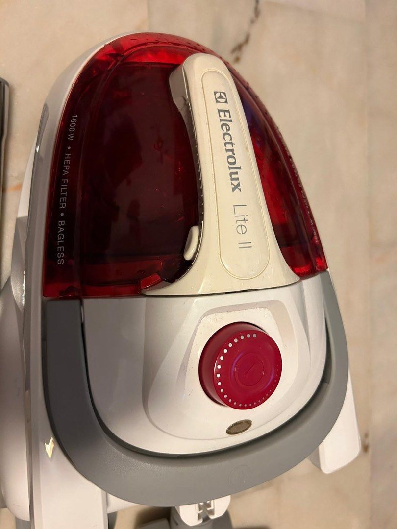 Electrolux Lite II Bagless Vacuum Cleaner Z1860, TV & Home Appliances