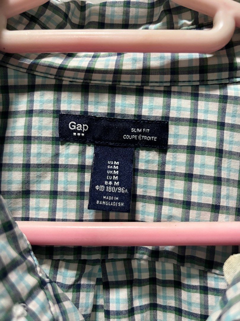 Gap Green Long Sleeves - Slim Fit (Category: Tshirts & Polo Shirts ) located in Manila. Submitted by yna.items (Listing ID 1260838603, Image 3). Description: • Brand: Gap • No issues, no stains • Color rate: 9/10 • Perfect for date nights, business casual attires!.