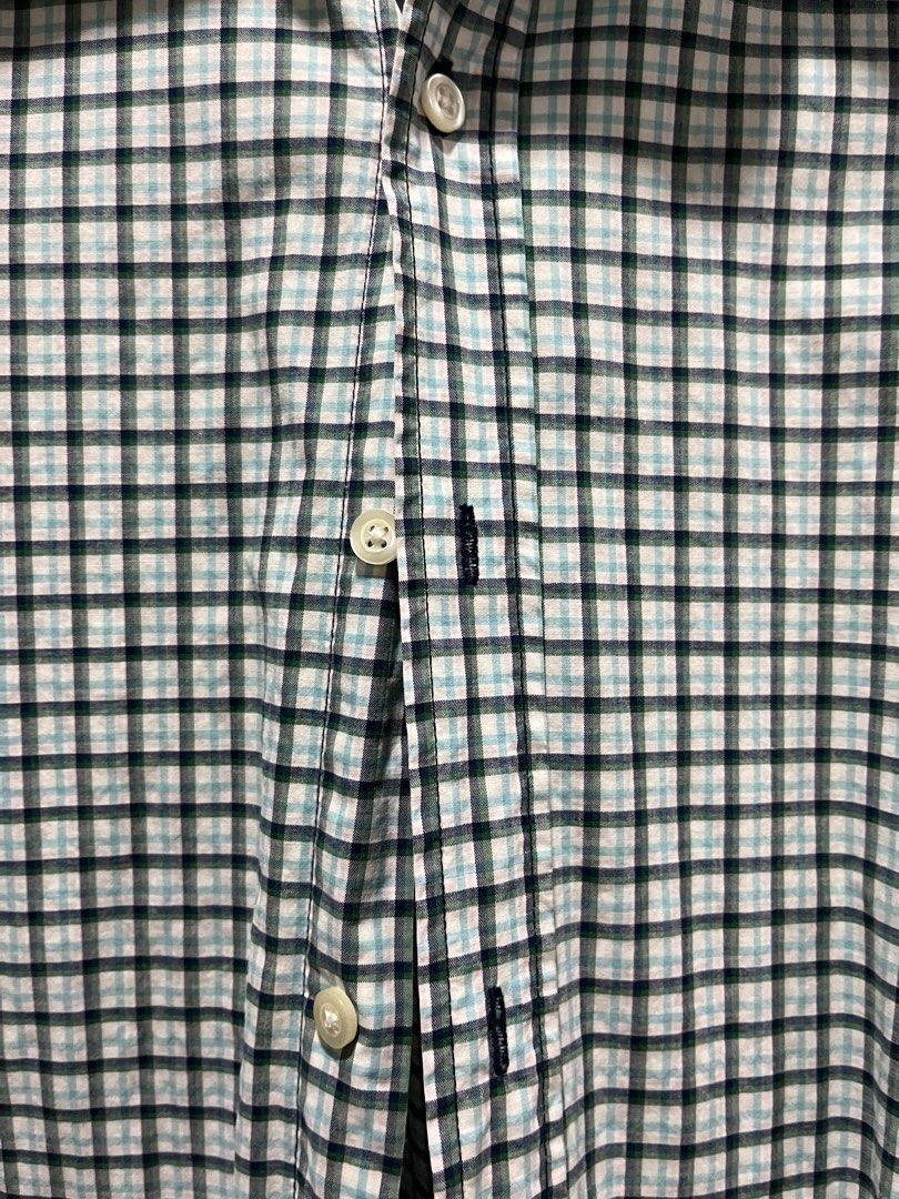 Gap Green Long Sleeves - Slim Fit (Category: Tshirts & Polo Shirts ) located in Manila. Submitted by yna.items (Listing ID 1260838603, Image 2). Description: • Brand: Gap • No issues, no stains • Color rate: 9/10 • Perfect for date nights, business casual attires!.
