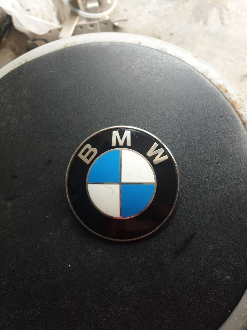 genuine e60 bmw bonnet emblem engine bay, Auto Accessories on Carousell