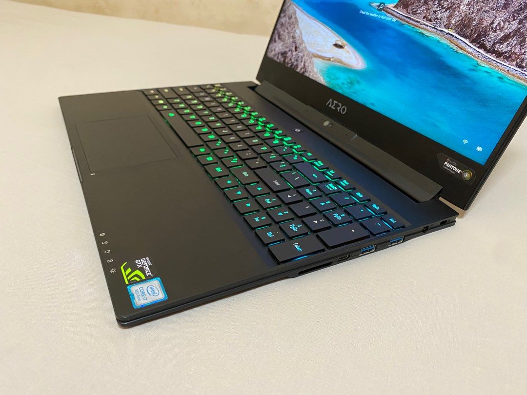 Gigabyte Gaming laptop intel i7 Nvidia GTX 1070 144hz SSD Aero 15x