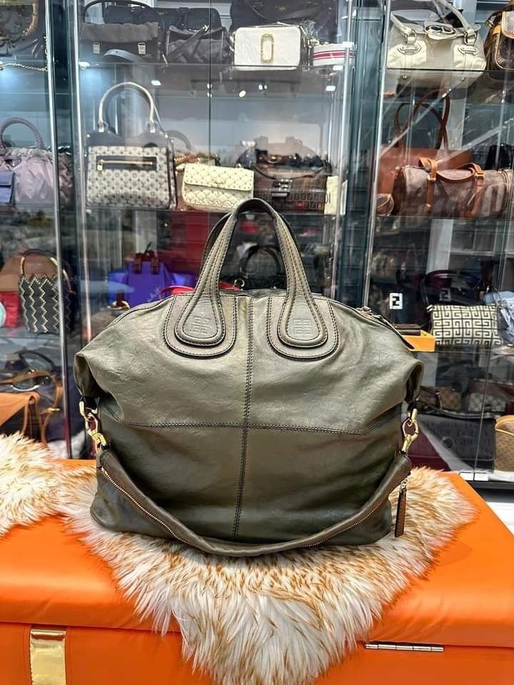 GIVENCHY Sugar Goatskin Nightingale Bag Large (Category: Luxury Bags & Wallets) located in Lala. Submitted by mohsin0825 (Listing ID 1260882049, Image 3). Description: GIVENCHY Sugar Goatskin Nightingale Bag 25,100 fix price plus sf Original Guaranteed 💯 From Japan Large Genuine leather Rank A to ab.