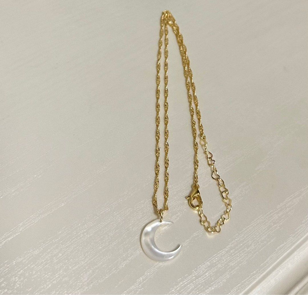 Gold plated necklace with shell pendant Women s Fashion Jewelry