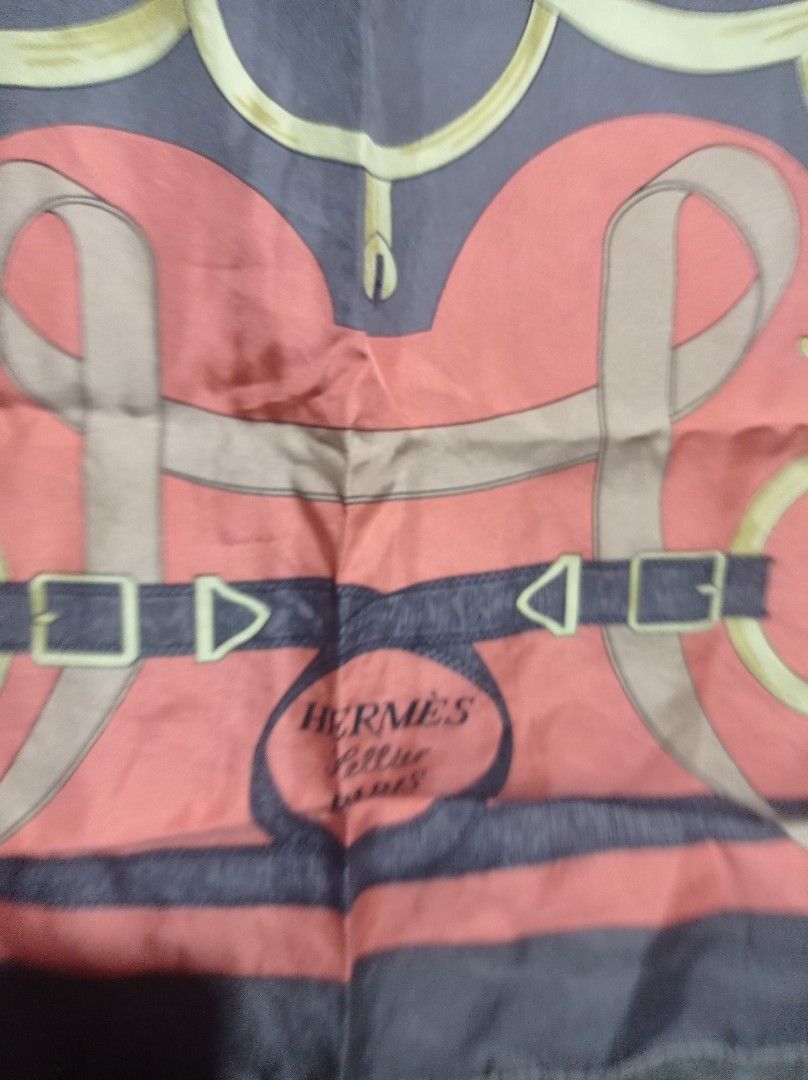 Hermes scarf (Category: Luxury Accessories) located in Bacoor. Submitted by nickyvillar90 (Listing ID 1260915464, Image 2). Description: prelove hermes scarf.