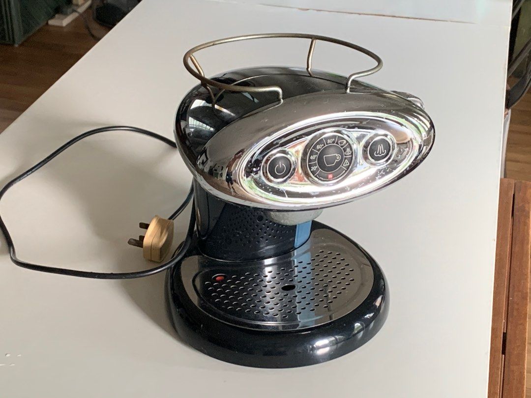 Illy coffee machine X7.1, TV & Home Appliances, Kitchen Appliances