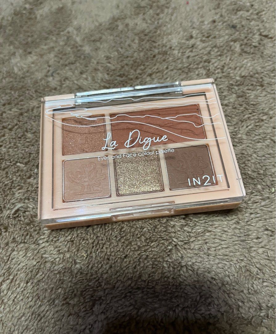 in2it face and eyeshadow palette (Category: Makeup) located in Taguig. Submitted by hanzdeclutter (Listing ID 1260961888, Image 2). Description: lighest shade lng used glitters never nagalaw other shades, swatched only :) bought it march 2024 can be used as blush, contour and eyeshadow bought it ₱550 RFS: declutter.