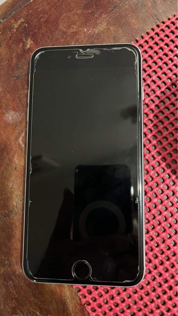 Iphone 6S (Category: iPhone 6 Series) located in Quezon City. Submitted by olxph_441031685 (Listing ID 1260965825, Image 2). Description: Iphone 6s first own , color space silver , selling or swap same price.
