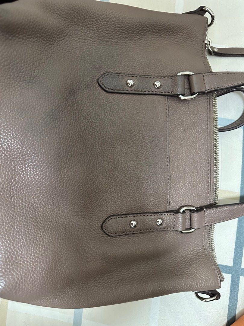 Kate Spade pebbled faded old rose bag (Category: Cross-body Bags) located in Quezon City. Submitted by etzgalang01 (Listing ID 1260958263, Image 1). Description: Faded colored pebbled bag with shoulder strap. Na store lang po, pls manage your expectations. Zipper is good.