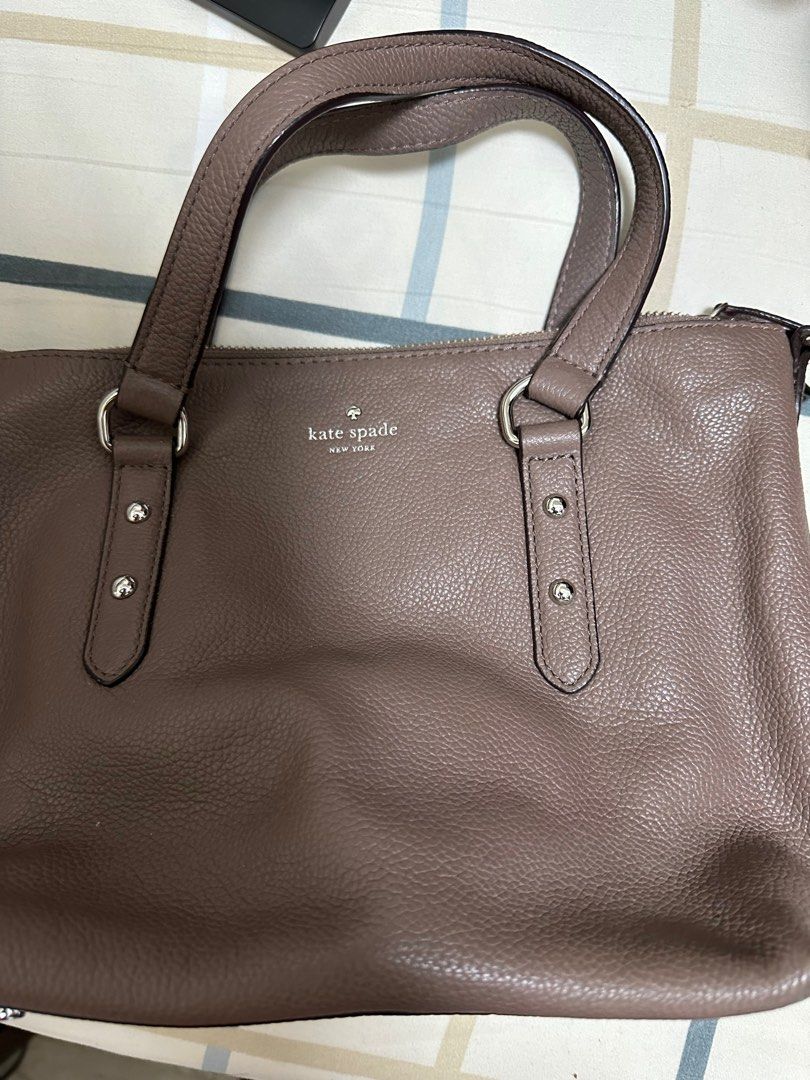 Kate Spade pebbled faded old rose bag (Category: Cross-body Bags) located in Quezon City. Submitted by etzgalang01 (Listing ID 1260958263, Image 2). Description: Faded colored pebbled bag with shoulder strap. Na store lang po, pls manage your expectations. Zipper is good.
