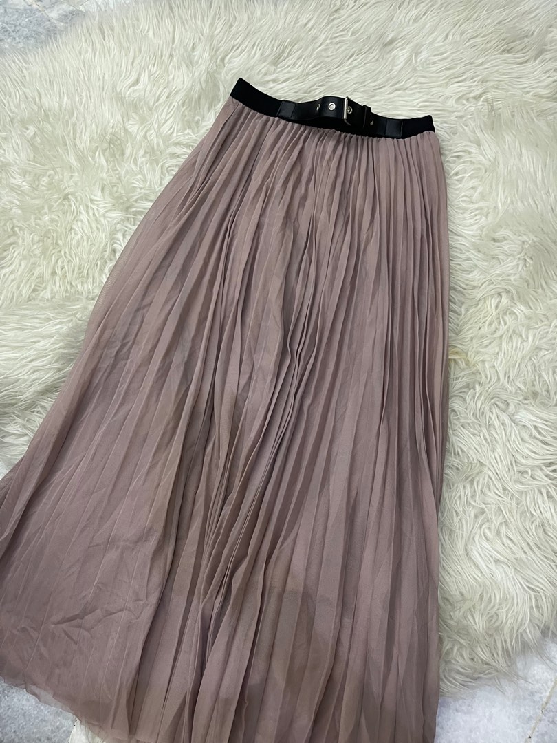 Koream flowy long skirt, Women's Fashion, Bottoms, Skirts on Carousell