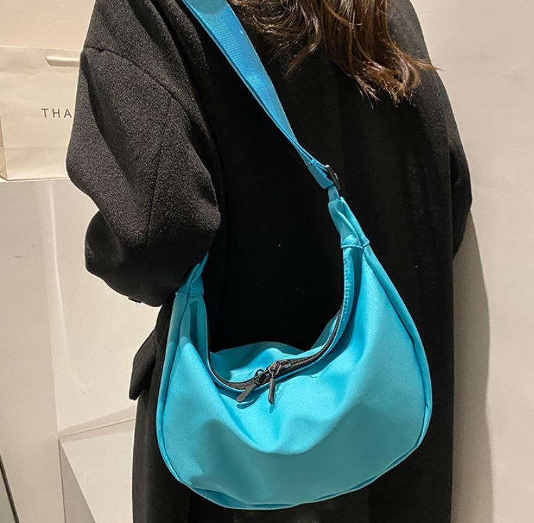 New Women's Messenger Bag Trendy Korean Version Large-Capacity Messenger Bag  Casual Light Oxford Cloth Simple Dumpling Bag