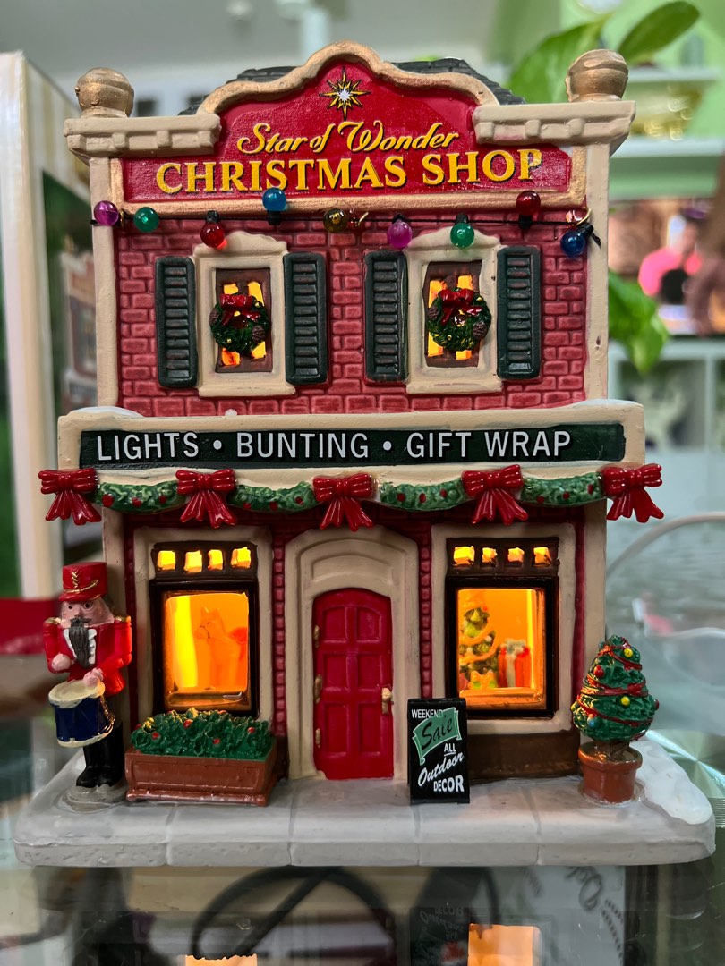 Lemax Christmas Village - Star of Wonder Christmas Shop, Hobbies