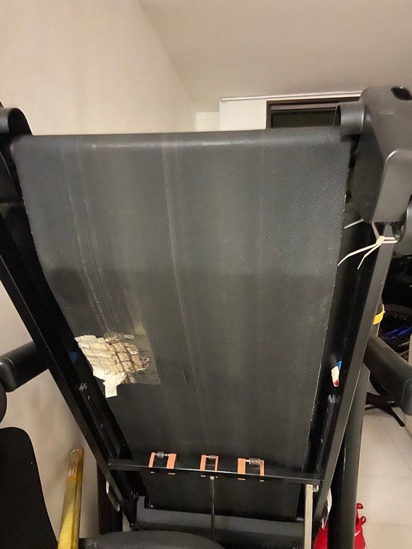 FREE LIVESTRONG TREADMILL, Sports Equipment, Exercise & Fitness, Cardio