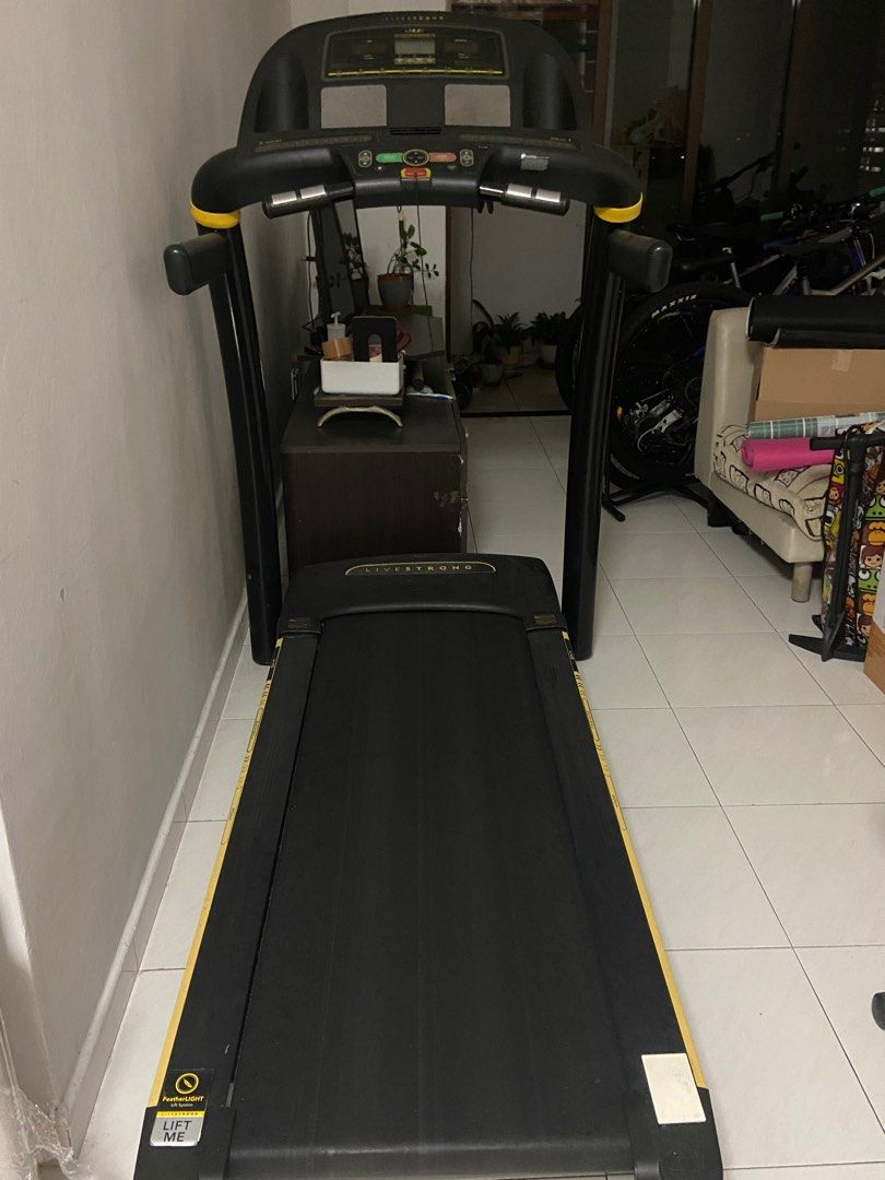 FREE LIVESTRONG TREADMILL Sports Equipment Exercise Fitness