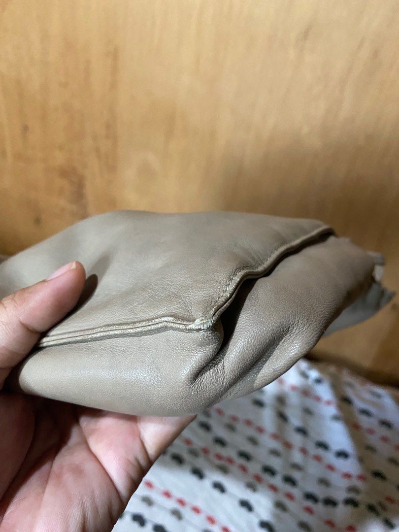 LOEWE SLING (Category: Luxury Bags & Wallets) located in Dagupan City. Submitted by trainingdoc22 (Listing ID 1260981286, Image 3). Description: Na cut ang tassel May water marks.
