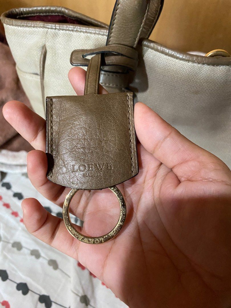 LOEWE TOTE (Category: Luxury Bags & Wallets) located in Dagupan City. Submitted by trainingdoc22 (Listing ID 1260981595, Image 2). Description: bawal sa maselan.