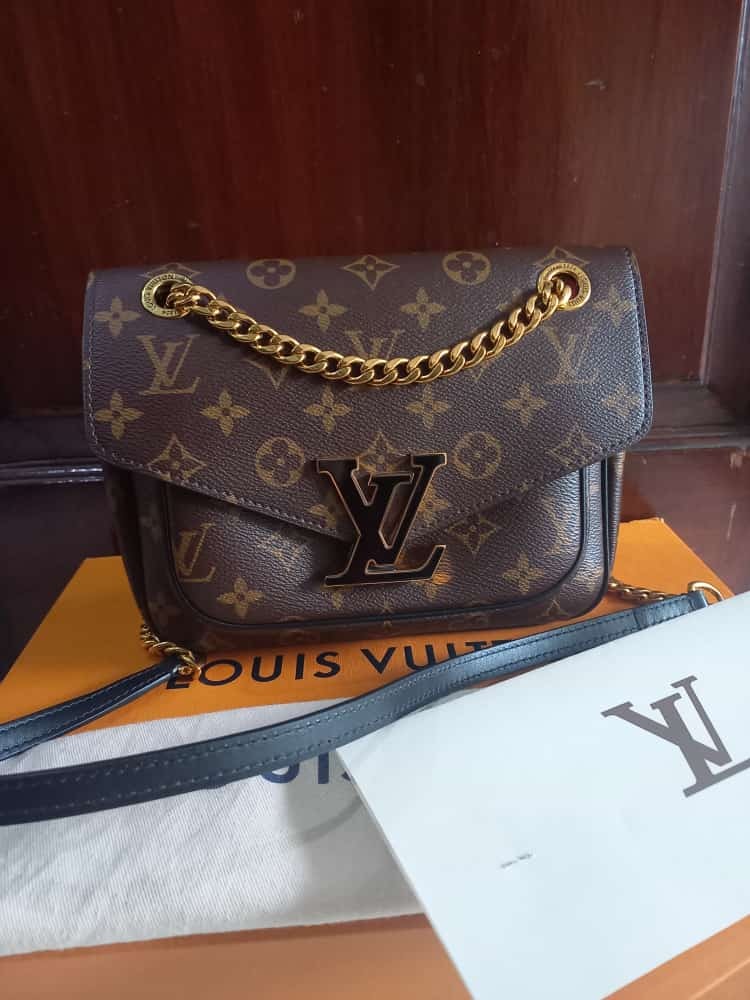 LV Passy Monogram 2021, Barang Mewah, Tas & Dompet di Carousell