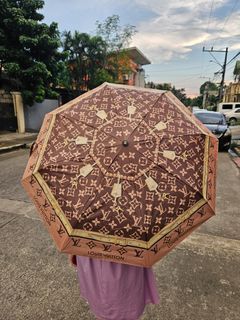 Imported Louis Vuitton White Umbrella ☂️, Hobbies & Toys, Travel, Umbrellas  on Carousell