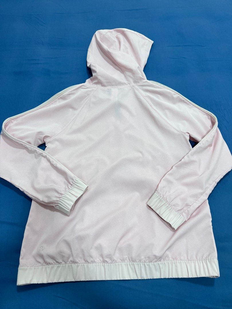 Lululemon light pink foldable pullover jacket (Category: Activewear) located in Singapore. Submitted by aslm2014 (Listing ID 1260856434, Image 3). Description: Half zip Great for coverup to and from gym class .