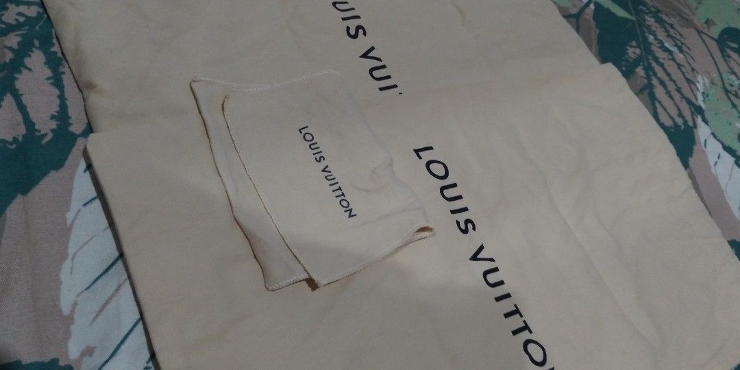 LV dustbag (Category: Luxury Bags & Wallets) located in Cavite. Submitted by arnie17 (Listing ID 1260970621, Image 1). Description: Authentic LV dust bag 2 for P900 with water marks..