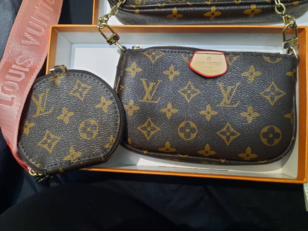 Fake multi outlet pochette accessoires