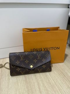 (Category: ) located in . Submitted by wardrobeclearance12 (Listing ID 1260861199, Image 1). Description: .