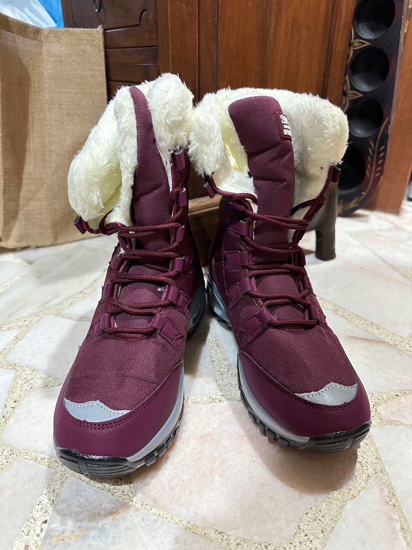 Maroon new arrivals snow boots