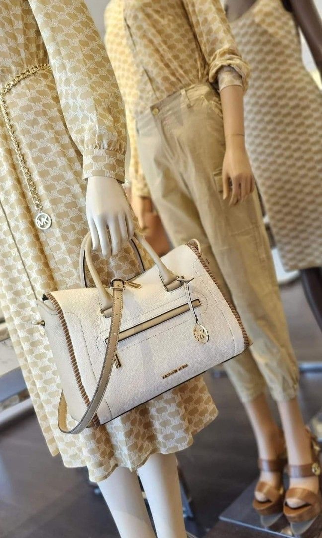 Michael kors hotsell cream purse