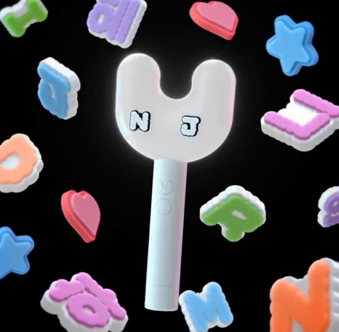 NewJeans Official Lightstick, Hobbies & Toys, Collectibles 