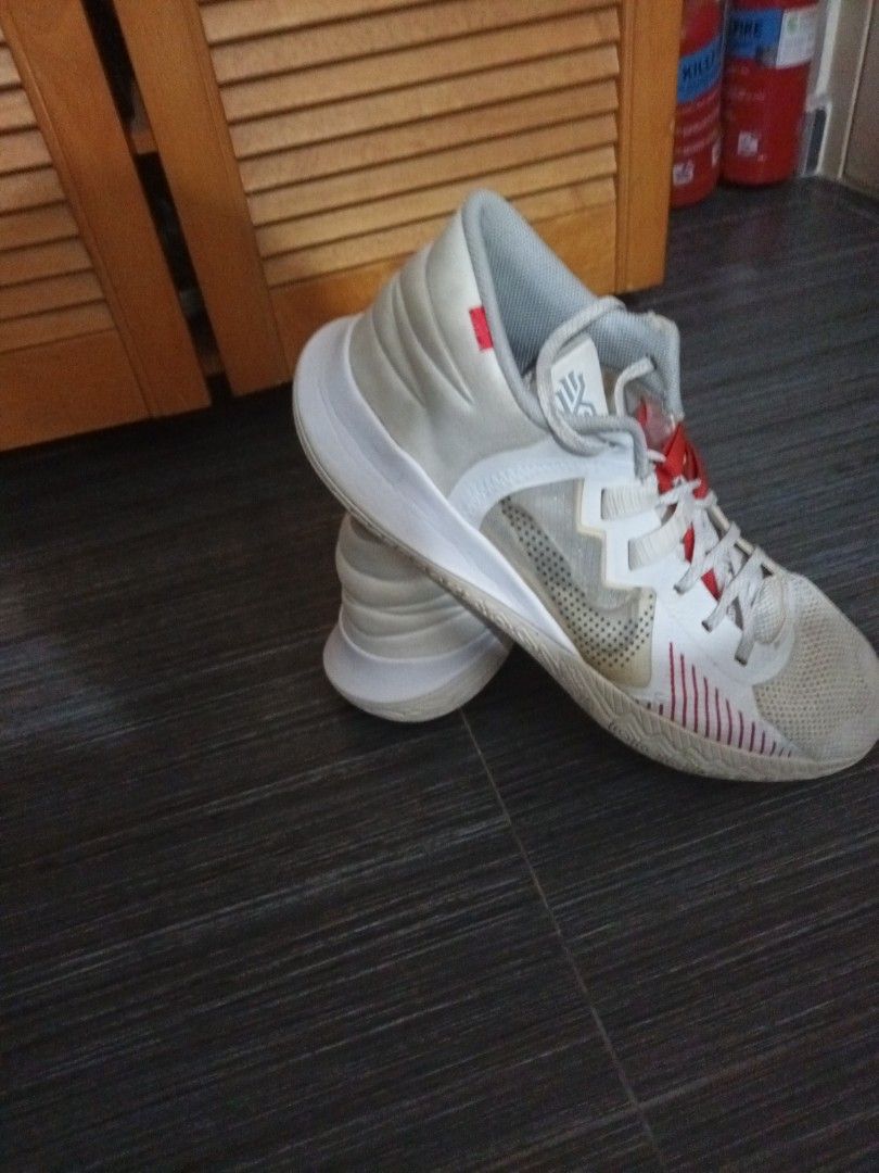 Nike Kyrie flytrap V EP Irving White Wolf Grey