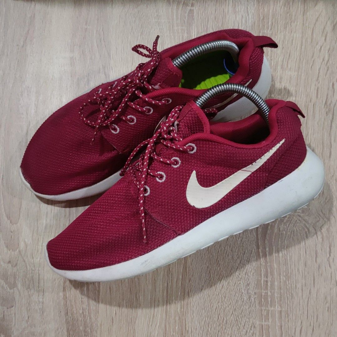 New maroon roshes shop