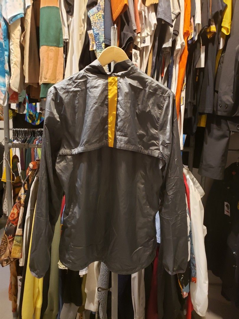 Nike outlet shop windbreaker