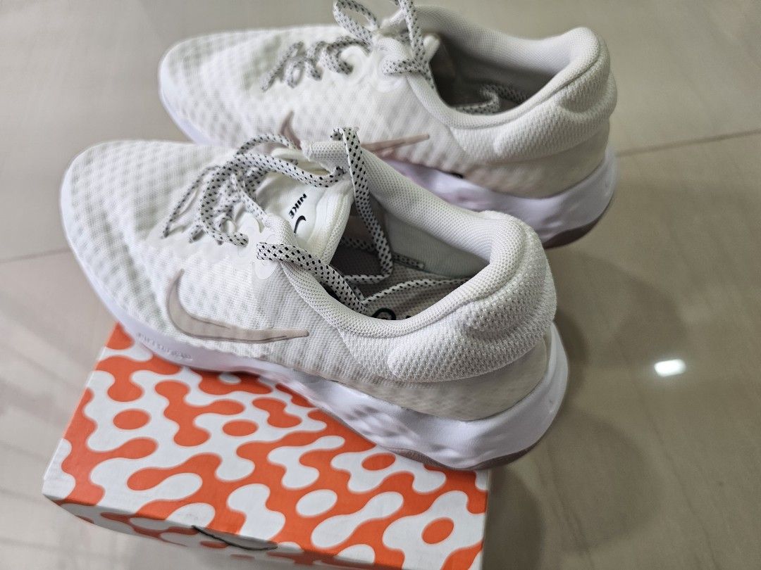 total sports nike sneakers for ladies