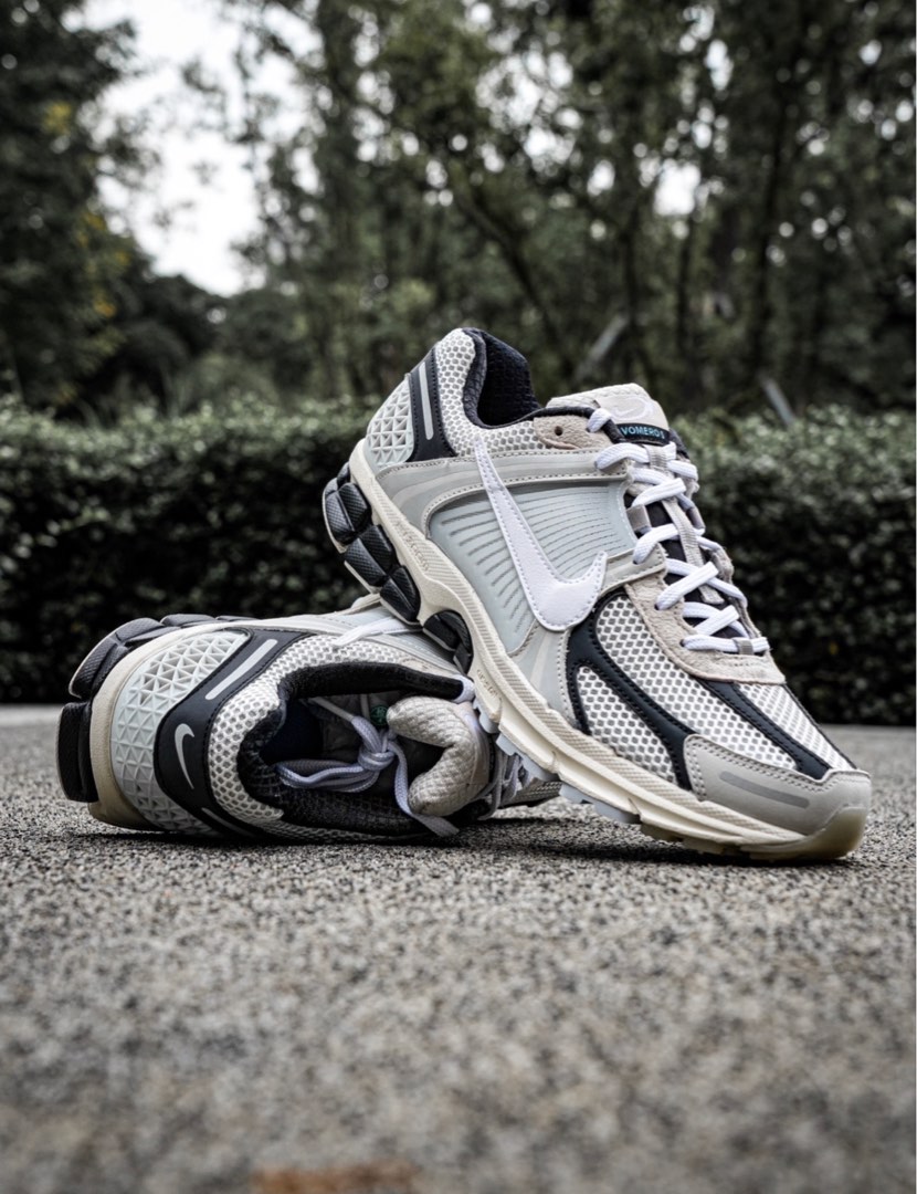 Nike Zoom Vomero 5 Supersonic Light Bone Black FN7649-110