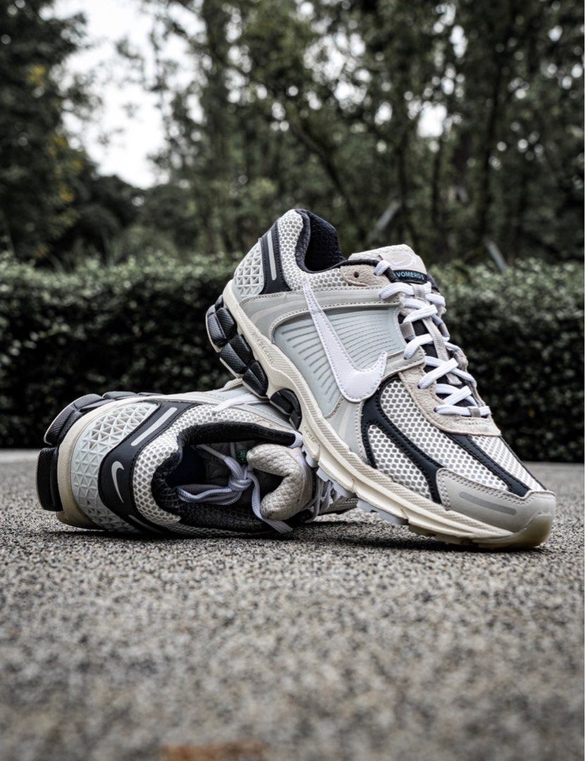 Nike Zoom Vomero 5 Supersonic Light Bone Black FN7649-110