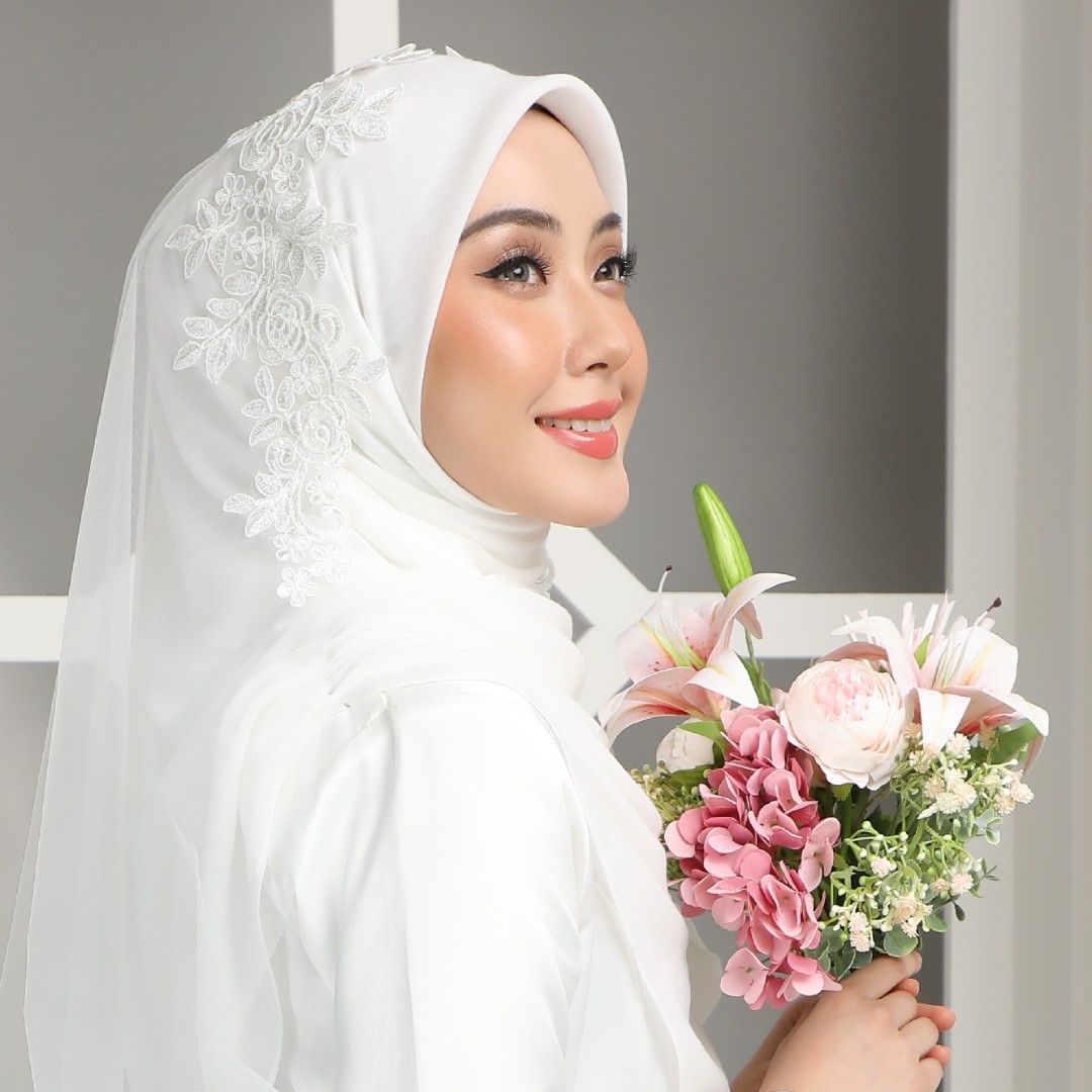 Maroon sale wedding veil