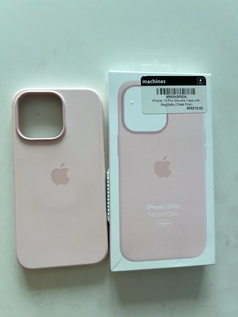 iPhone 13 Silicone Case with MagSafe - Chalk Pink