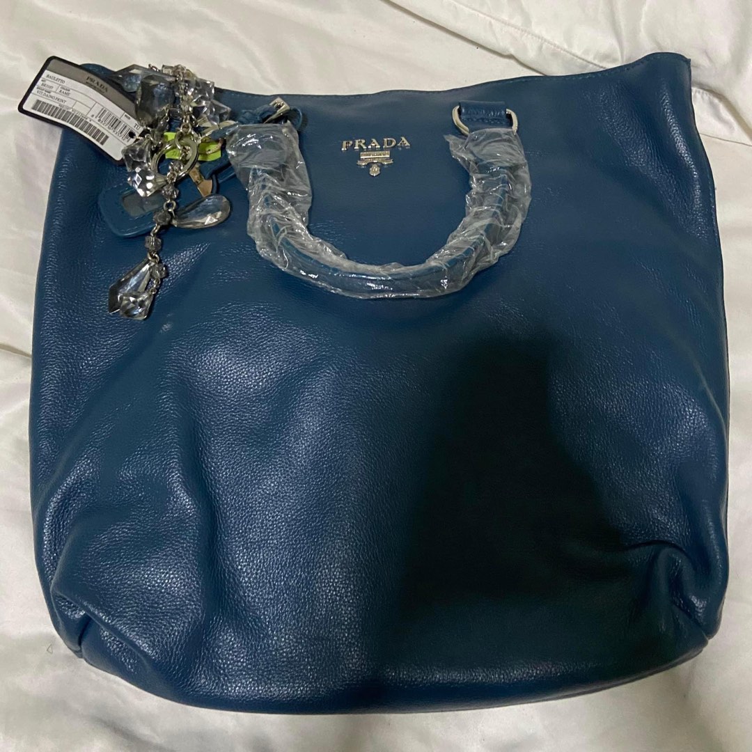 Vestiaire collective best sale prada bag