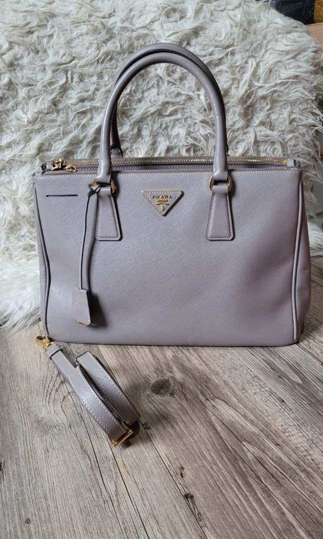 tas shoulder-bag Prada Pattina Taupe Saffiano Leather 2019 GHW Shoulder Bag