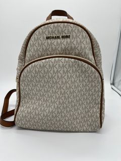 (Category: ) located in . Submitted by luxurylovefinds88 (Listing ID 1260863455, Image 1). Description: .