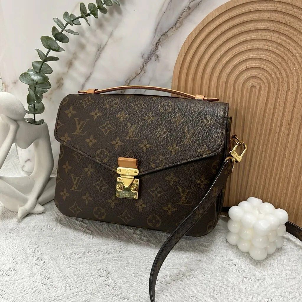 Pre-order] LV Monogram Pochette Metis M44875 (Brown / Gold), Luxury, Bags &  Wallets on Carousell