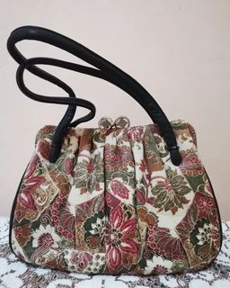Printed Vintage Leather Kisslock Handbag
