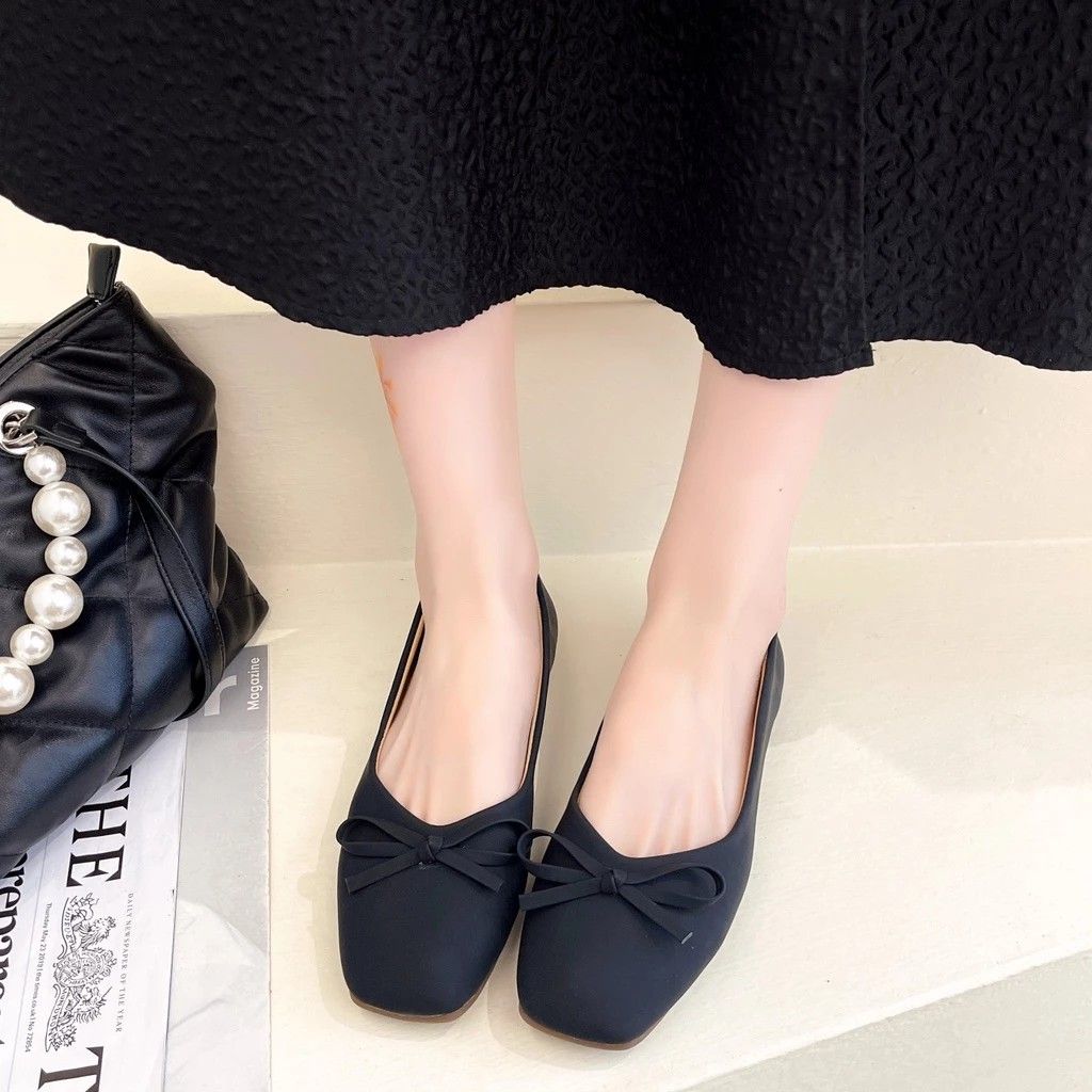 Girls in black flats cheap